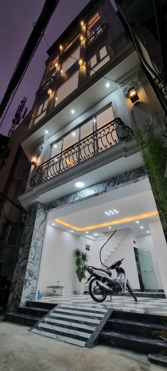 BÁN NHÀ MỚI NGUYỄN KHANG 35M2 X 7 TẦNG, MỘT NHÀ RA PHỐ, Ô TÔ SÁT CỬA, THANG MÁY CHẠY VÙ VÙ