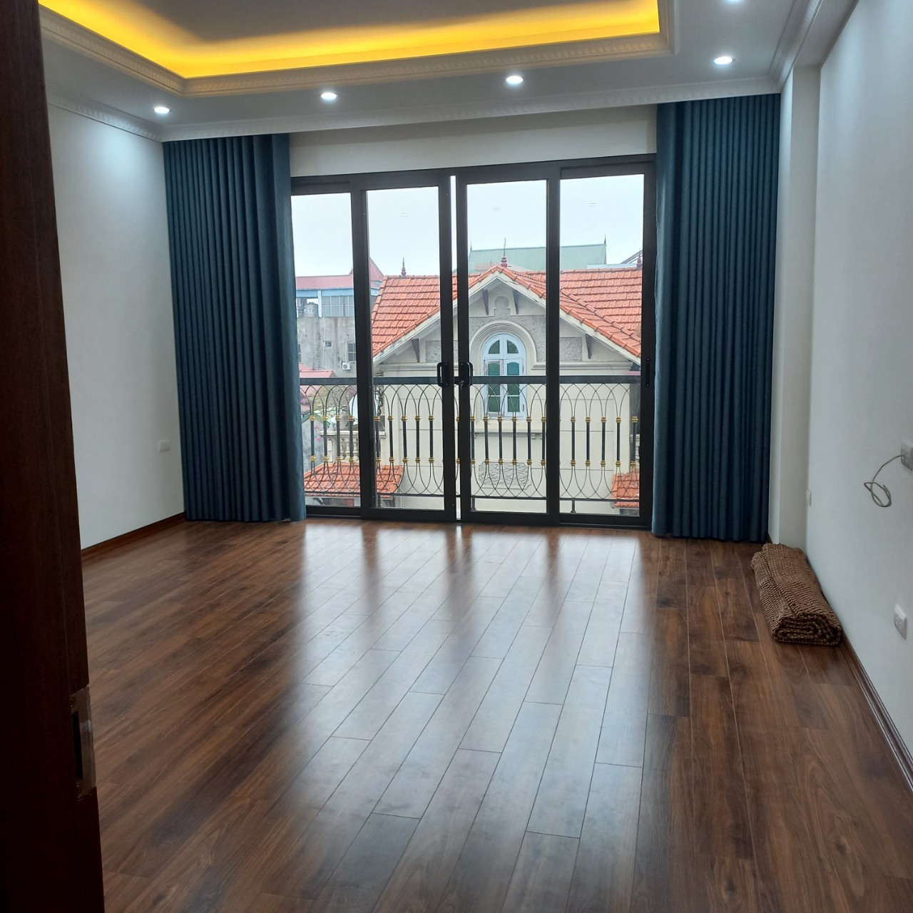 Bán nhà Giáp Bát, Ô TÔ, 34m, 5 Tầng, MT 5,7 m, giá 5,3 tỷ.