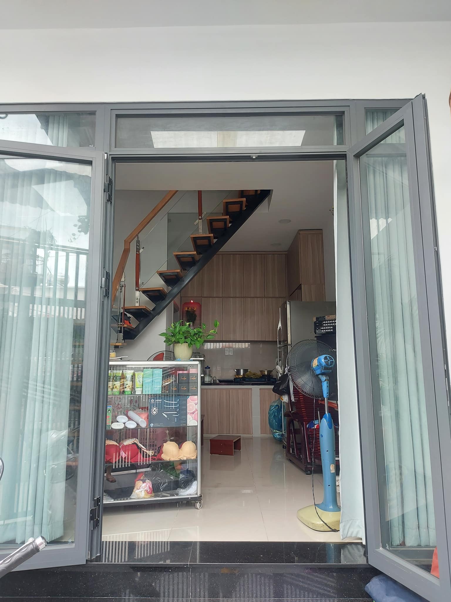 bán nhà quận 7, hẻm 3 gác, 3 tầng , giá 2.2 tỷ