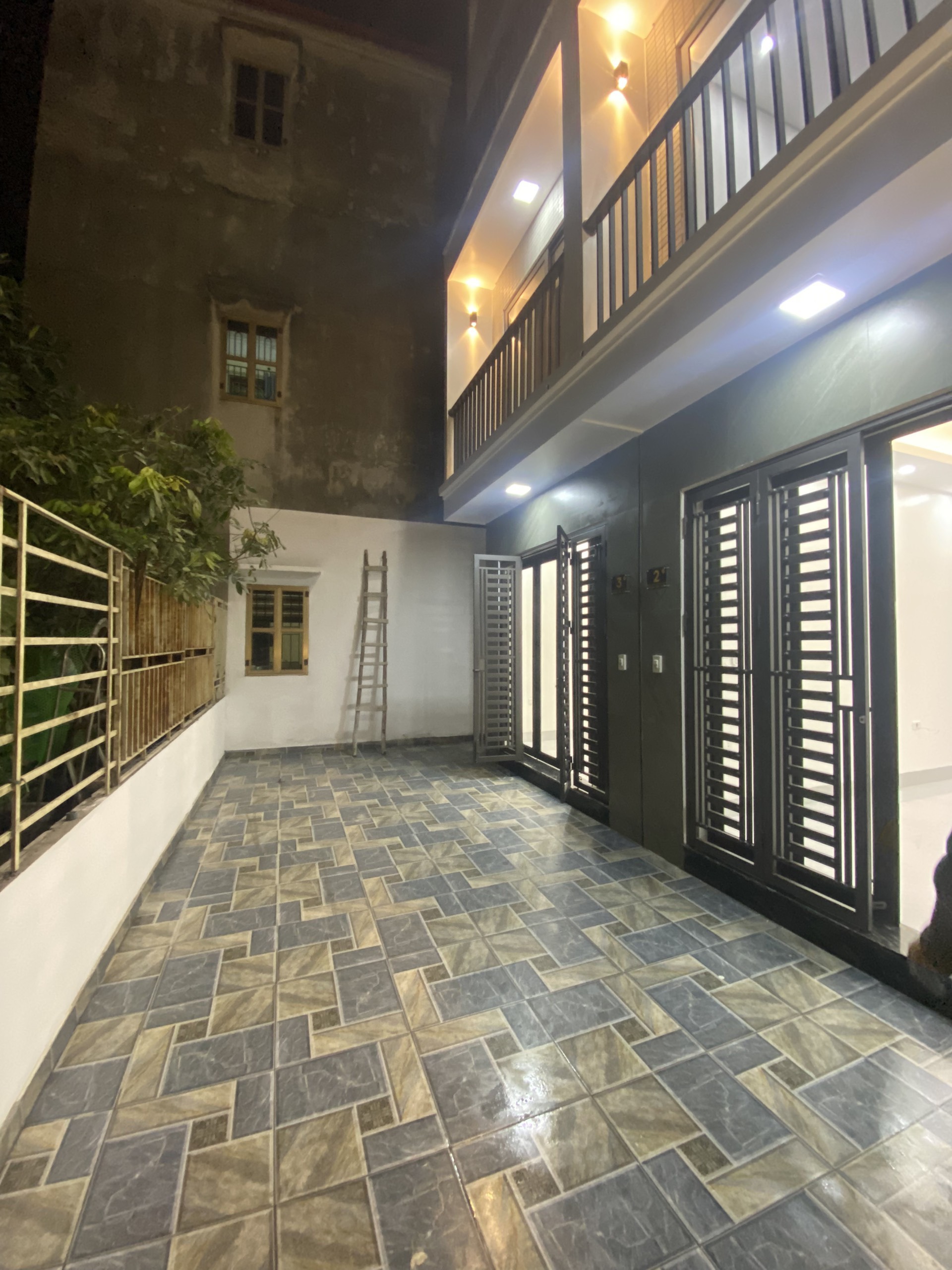 Nhà ngay trường cấp 3 Thạch Bàn, Cổ Linh, 38m2, nhỉnh 3 tỷ.