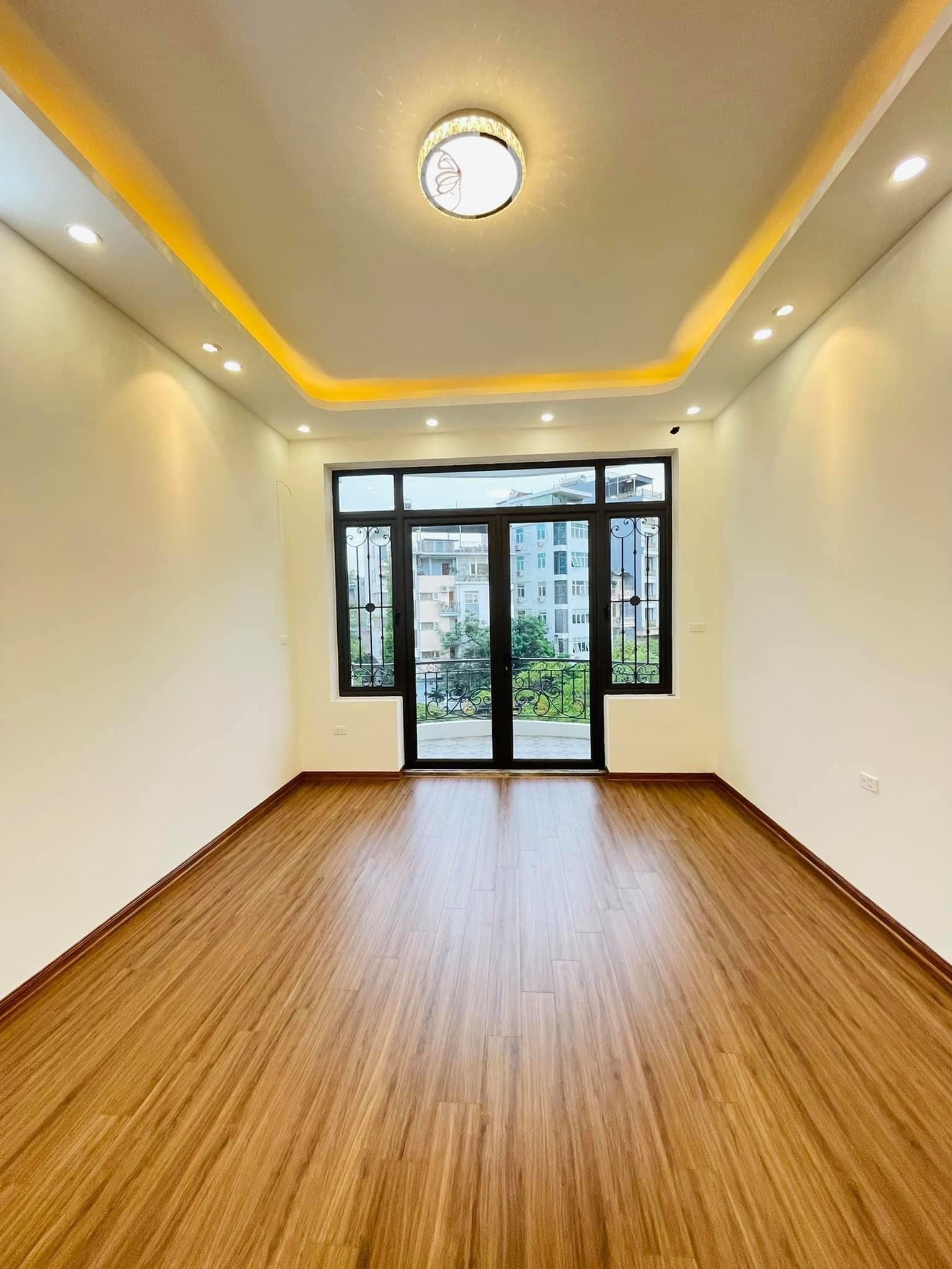 Bán nhà Hào Nam, Ô TÔ, DT 31m2 *4T, MT 4 m, giá 3,9 ty