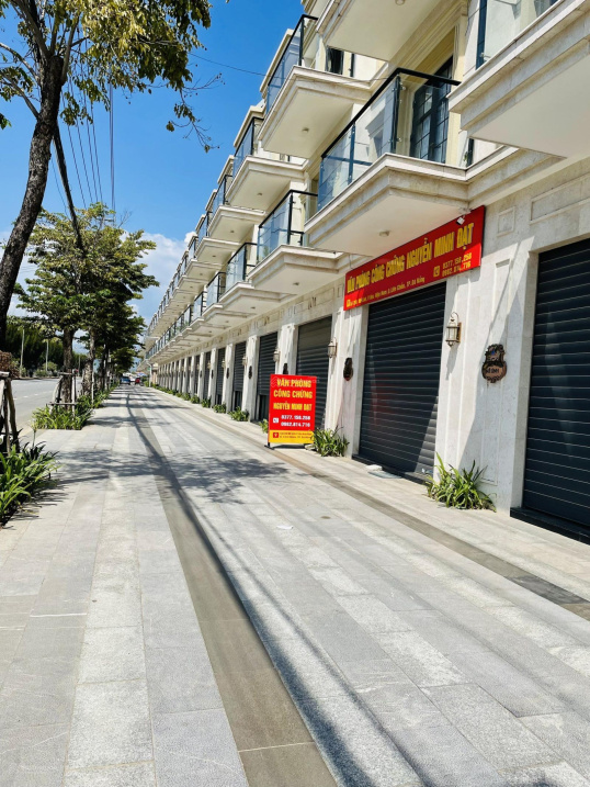 1 Lô VIP ngang 8m - đối diện công viên trung tâm, quỹ đất trường học, trục thông hơn 2km.