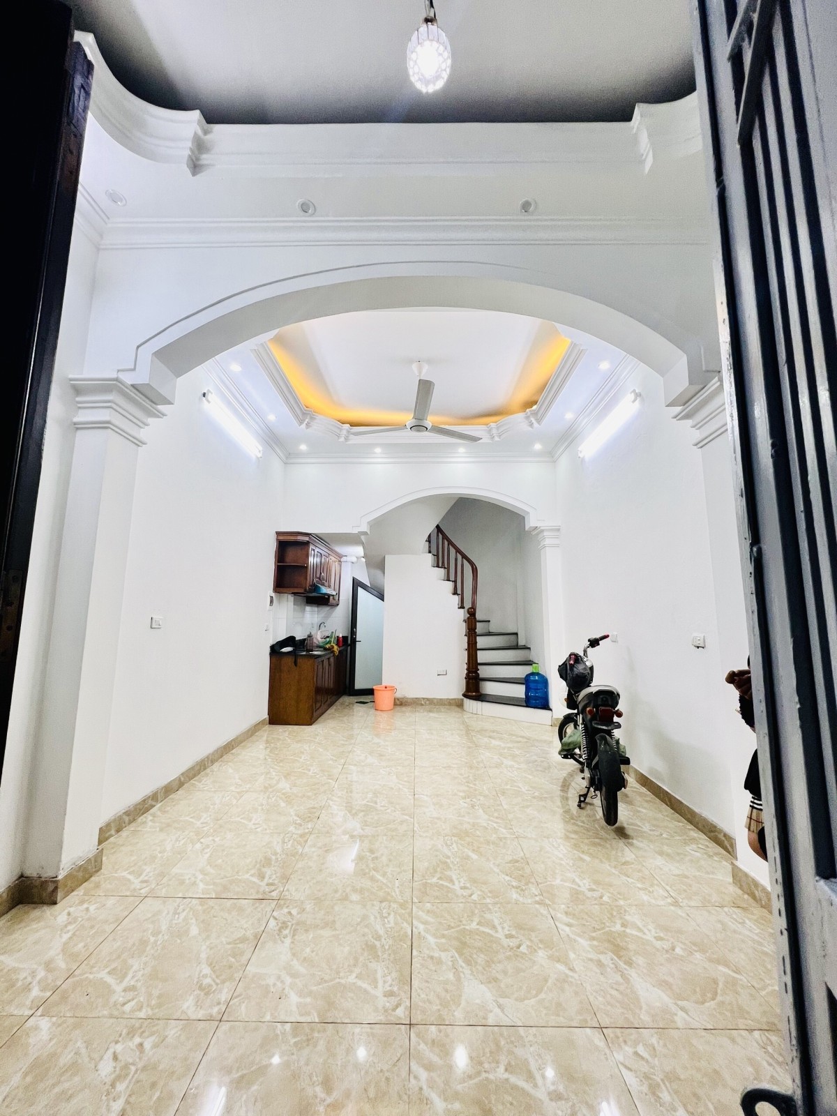 Bán nhà Ngõ Quỳnh, Ô TÔ, 32m, 4 Tầng, MT 4 m, giá 3,69 tỷ,