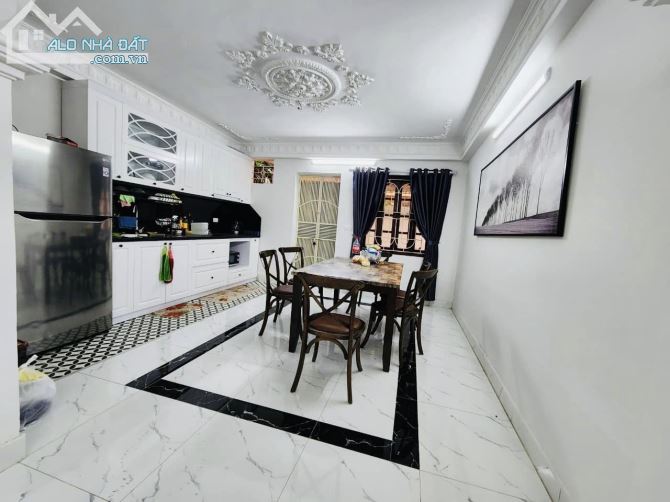 Bán nhà Phố Trương Định, Ô TÔ, LÔ GÓC 46m, 4 Tầng, MT4,5m, giá 3,1 tỷ.