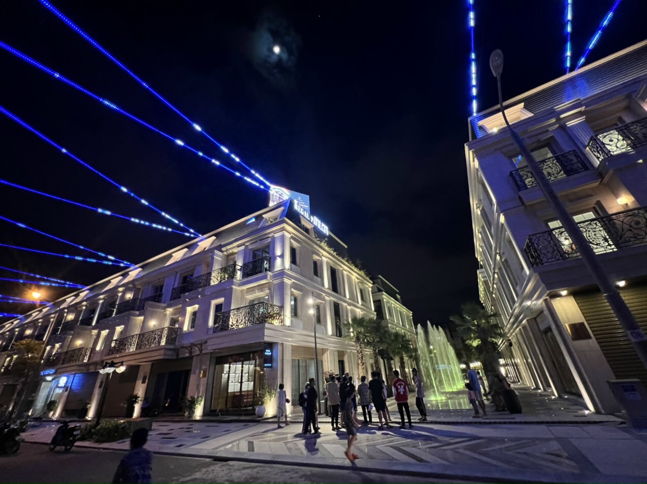 Nhà Mặt Tiền Trung Tâm TP Giá Rẻ Hơn Thị TRường 4 Tỷ Chỉ Cần Bán Trước Tết