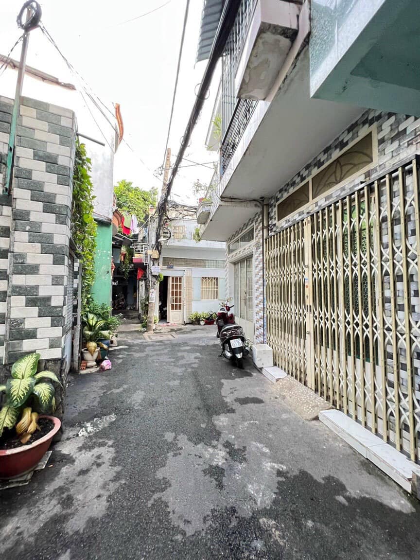 NHỈNH 2 TỶ - NHÀ 2 LẦU 2PN - DTSD 50M2 - QUANG TRUNG