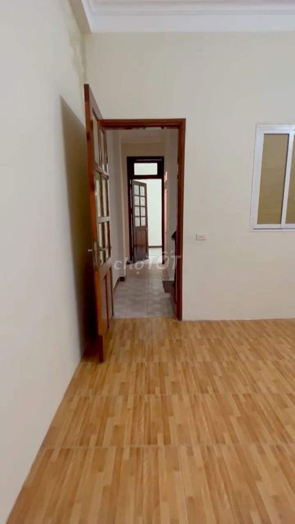 Cho thuê nhà 3,5 tầng ngõ 127 Hào Nam, Đống Đa