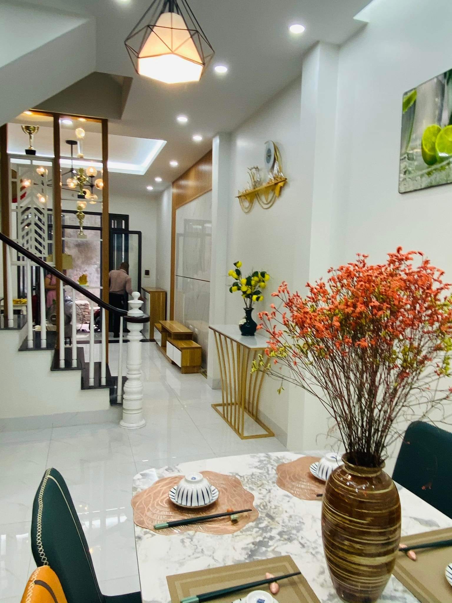 Bán Nhà Hoàng Văn Thụ , Hoàng Mai , Gần Ô Tô , Mới Tinh , FULL Nội Thất , Sổ Vuông DT 40m2 Giá 3.9T