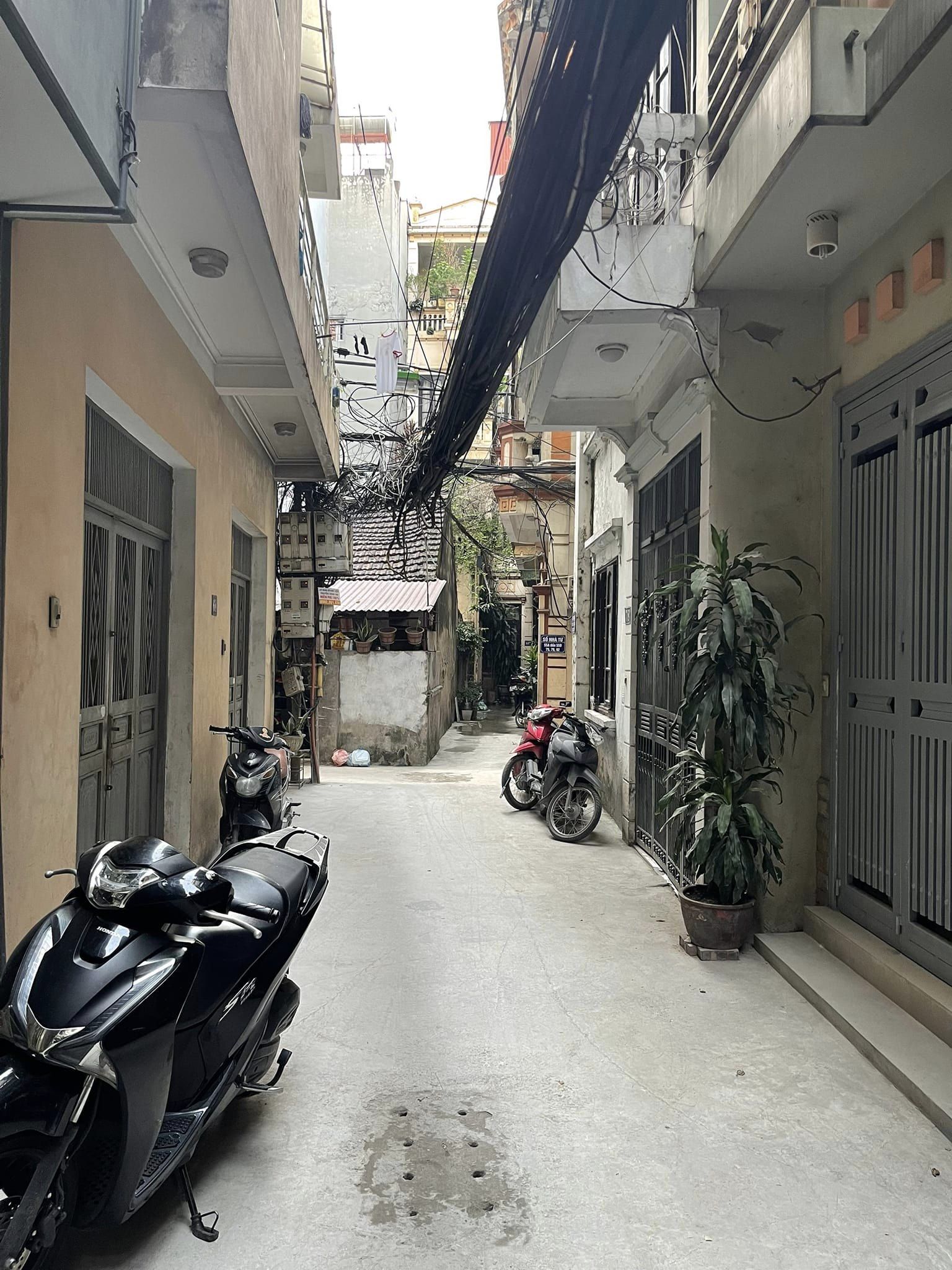 NHÀ ĐƯỜNG LÁNG 35M2 - 5 TẦNG – NGÕ RỘNG, THÔNG CÁC NGẢ, SỔ NỞ HẬU – FULL NỘI THẤT – CHỈ 4.5 TỈ