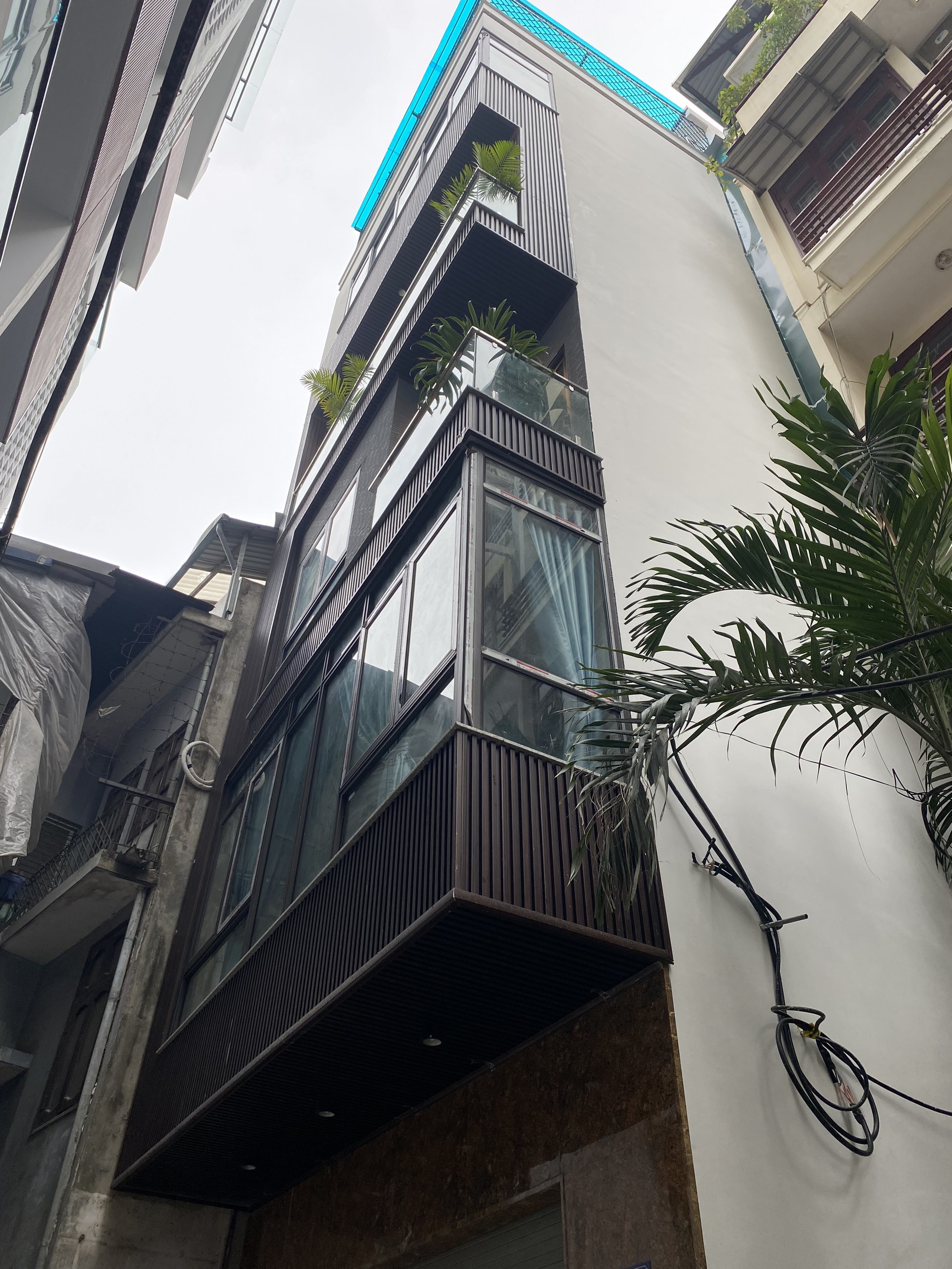 Bán nhà mới phố Láng Hạ DT 50m 6 tầng MT 5m giá 11 tỷ