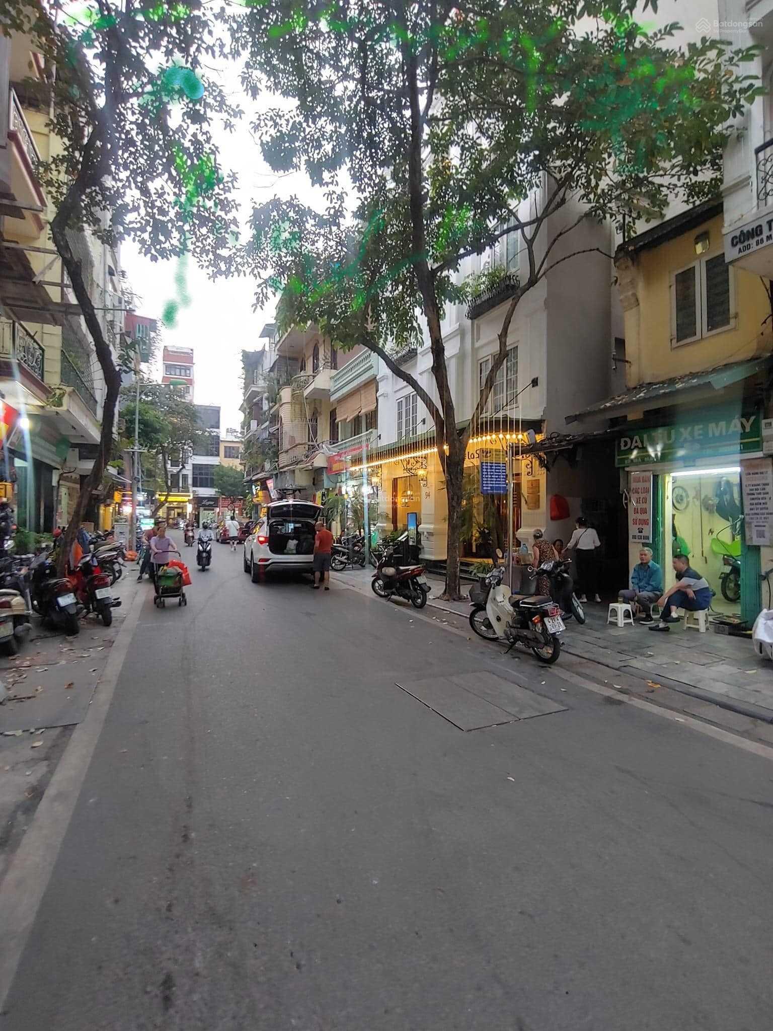 Bán nhà phố Bà Triệu, Hà Đông - phân lô - ô tô vào nhà gần mặt phố, 60m2, Giá 4.7 tỷ