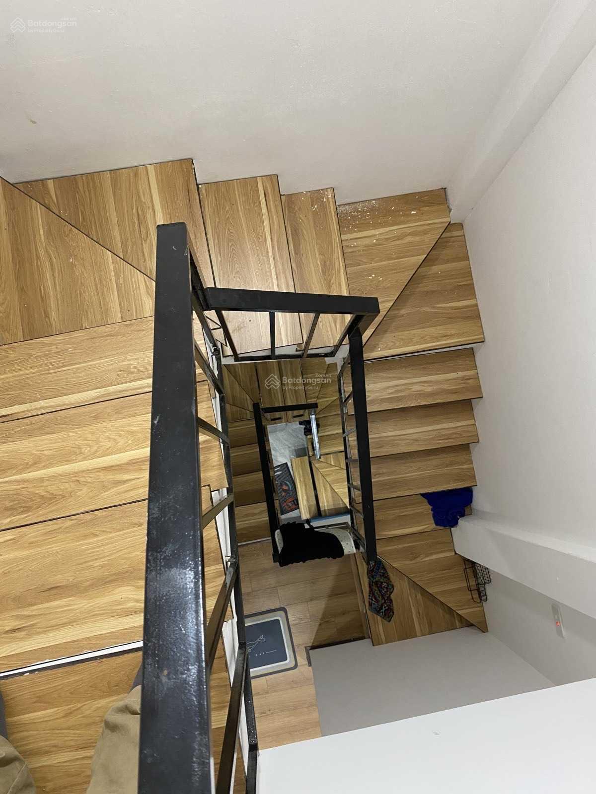 Bán nhà 32m2 x 5 tầng (4phòng ngủ) ngã tư Hà Trì. Giá 3 tỷ