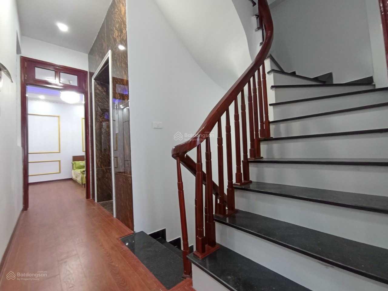 Giảm sốc nhà 5 tầngx50m2 Vạn Phúc, xây mới, 2 mặt thoáng, nội thất đủ, nhỉnh 4 tỷ ở luôn