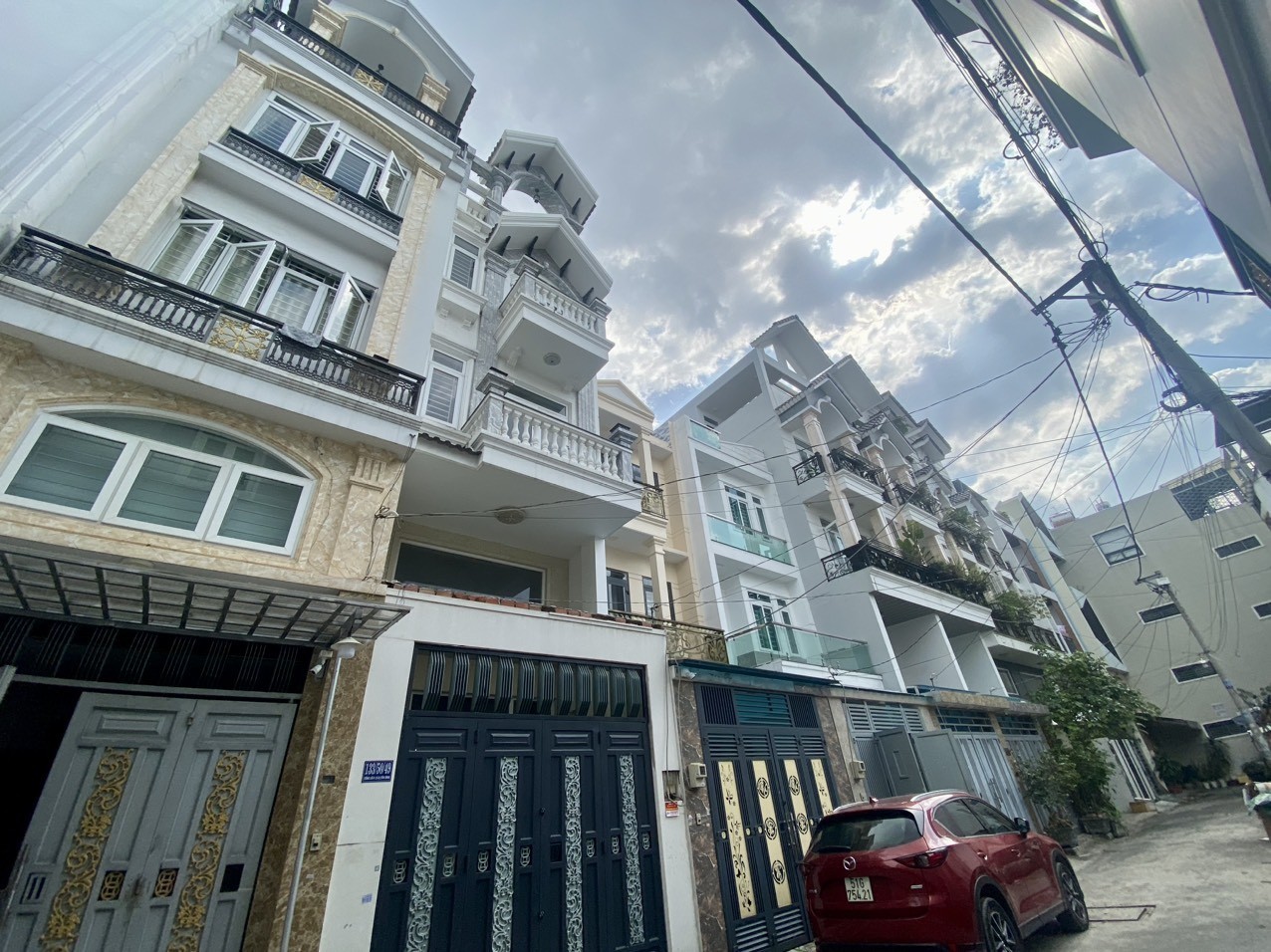 HẺM XE TẢI ĐỖ CỬA - KHU PHÂN LÔ - NHÀ 5 TẦNG BTCT - 4 X 19 - CHO THUÊ 30TR/THÁNG - GIÁ hơn 8 tỉ