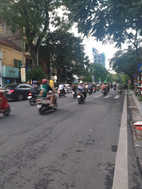 220 tỷ/tòa nhà mặt Phố Huế, Hai Bà Trưng