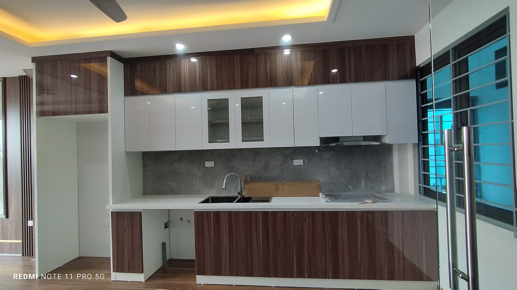 Bán Tòa Văn Phòng Phố Võ Chí Công, 7 tầng thang máy, Ô tô qua nhà.