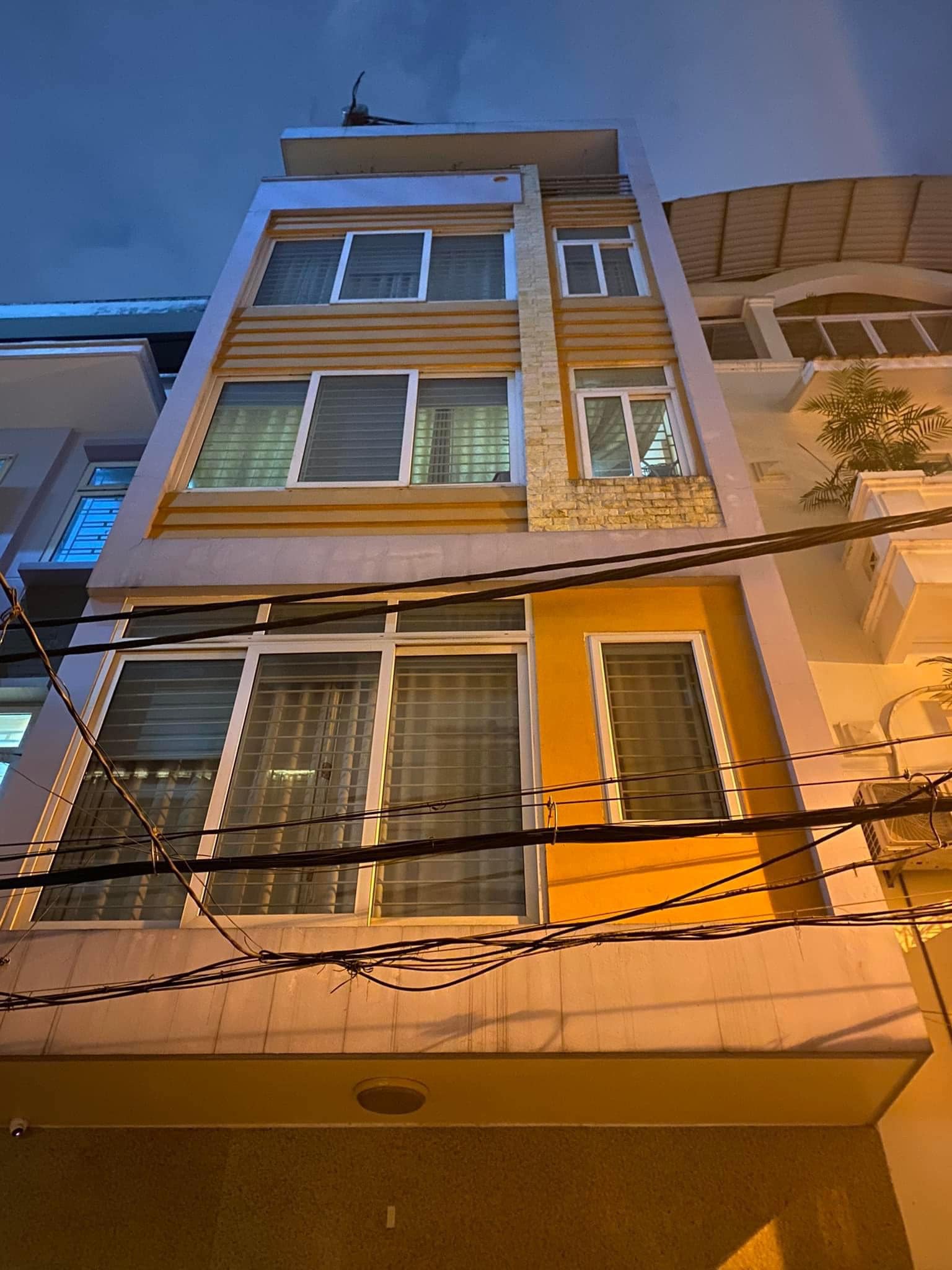 Bán nhà Trung Kính, Cầu Giấy, phân lô, ô tô tránh, vỉa hè, kinh doanh đỉnh, Dt 80m, 5 tầng.LH0976263115.