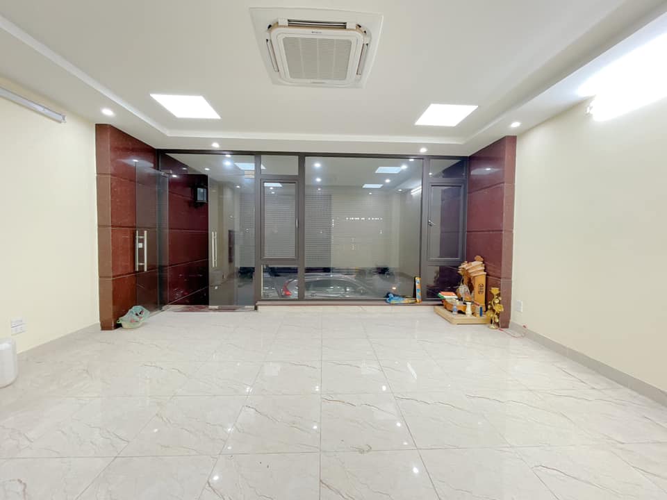 Tòa nhà mặt phố Hoàng Cầu 240m 9 tầng mặt tiền 10m 108 tỷ