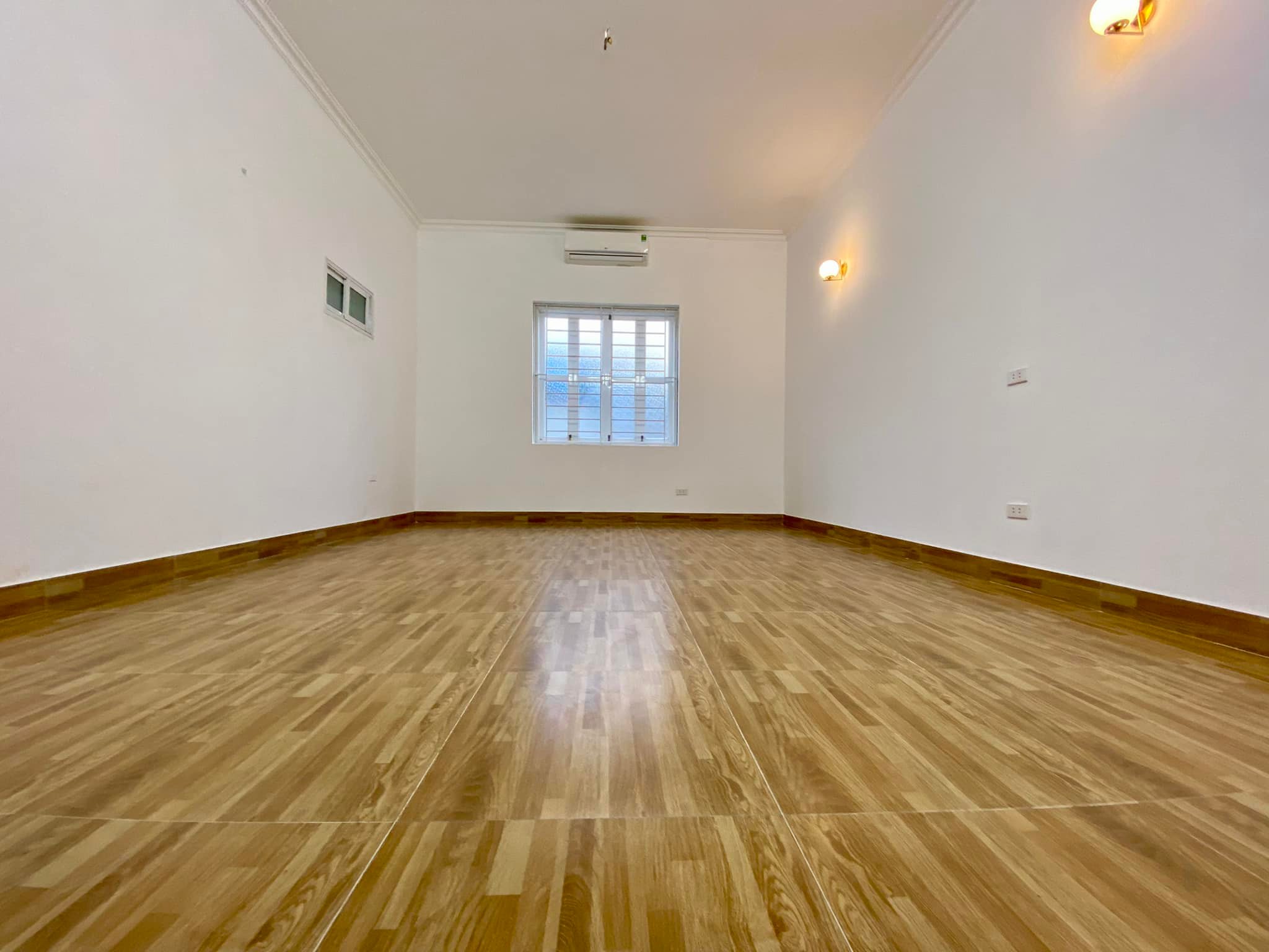 BÁN NHÀ HOÀNG HOA THÁM 4.45 TỶ 50M2 4T MT 4.6M – SÂN ĐỂ XE – OTO TRÁNH – NHÀ ĐẸP- KINH DOANH