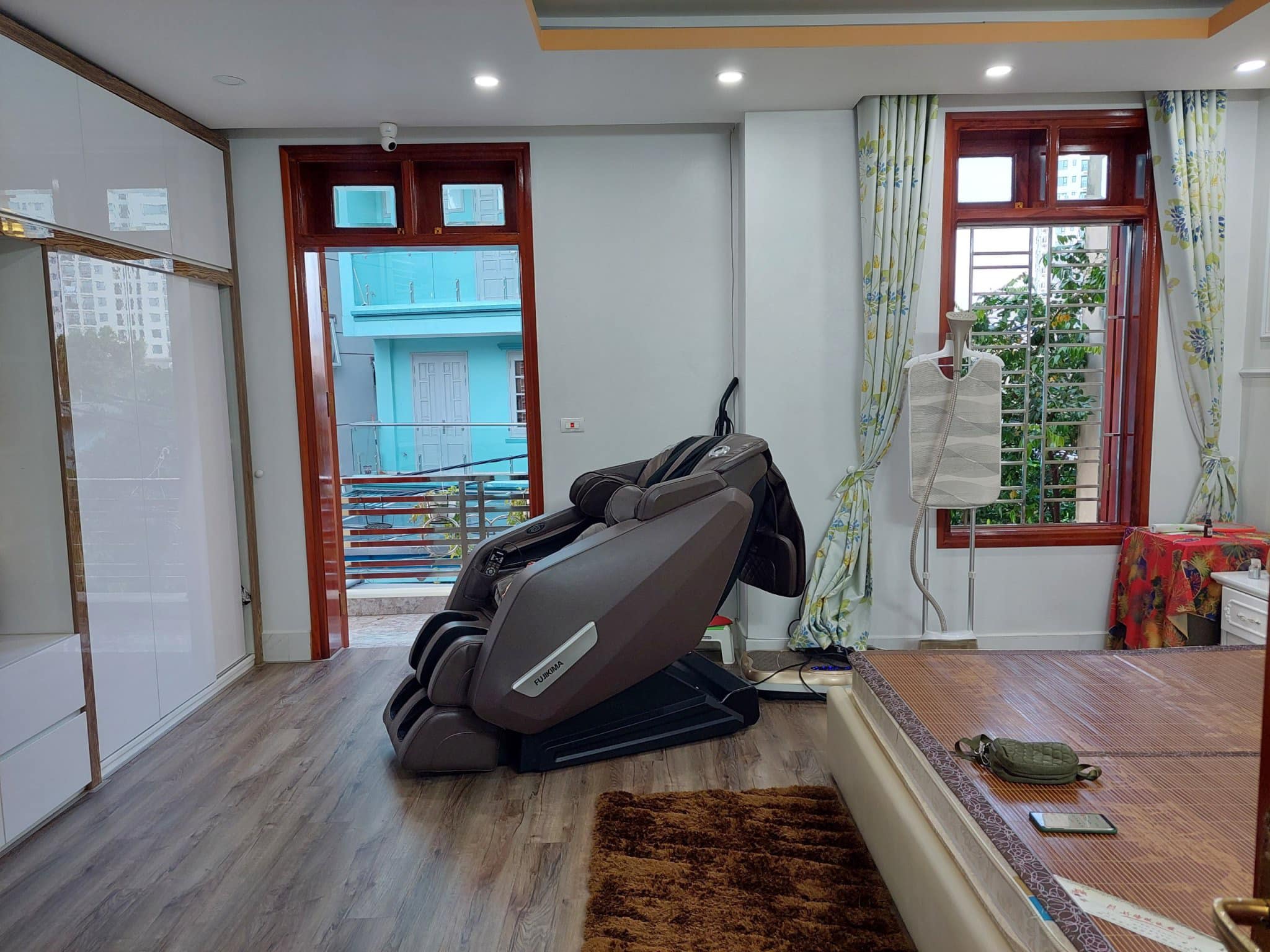 Bán nhà ngõ 8 Lý Nam Đế 3 tầng , dân cư đông đúc, vị trí thông thương huyết mạch