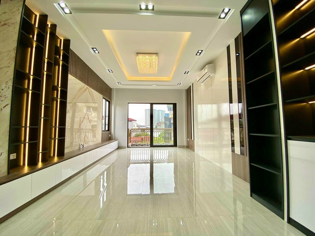 Bán nhà ngõ 971 Hồng Hà Hoàn Kiếm 5 tầng 86m2