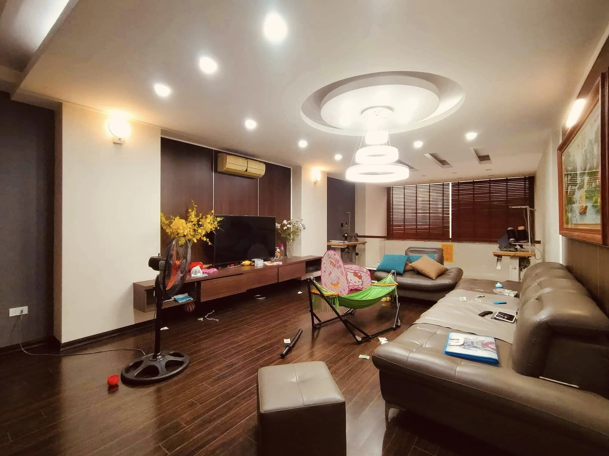 Siêu phẩm Thạch Bàn 50m2-4,5 tầng- mặt tiền 4.2m- ngõ to như phố- ô tô chạy quanh nhà- kinh doanh đa ngành