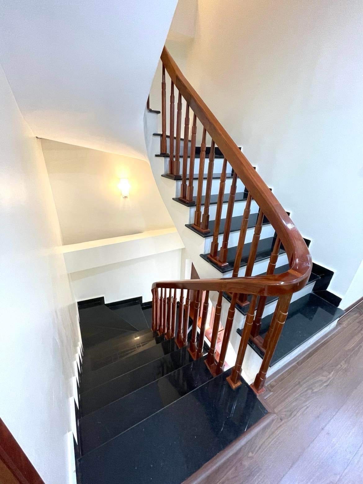 Bán nhà Vương Thừa Vũ 80m x 5T mặt tiền 7m giá 10 tỷ