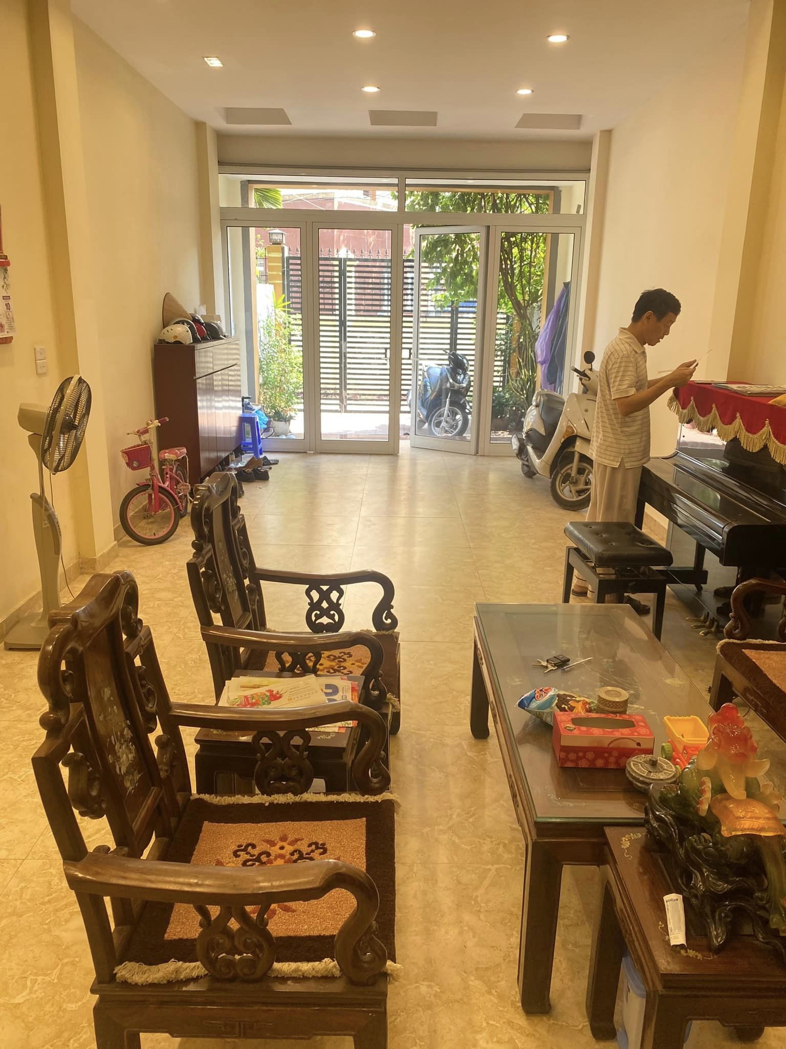 Phân lô Hoàng Quốc Việt, Cầu Giấy, Gara 7 chỗ, Thang máy, DT 115m2, MT rộng, nhỉnh 17 tỷ