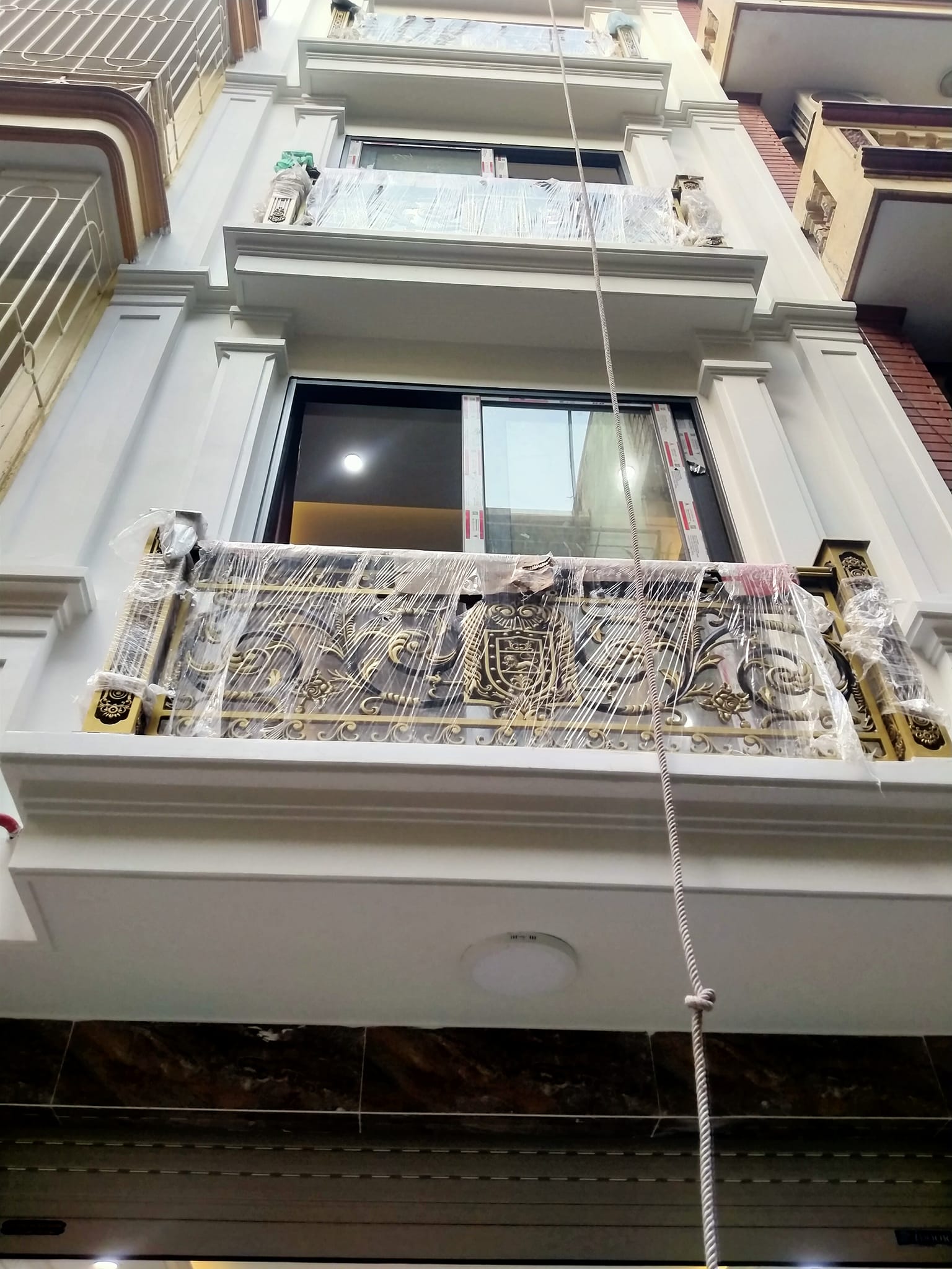 Nhà mới ở ngay, Phạm Văn Đồng, 5 tầng, ô tô đỗ cửa, nhỉnh 12 tỷ