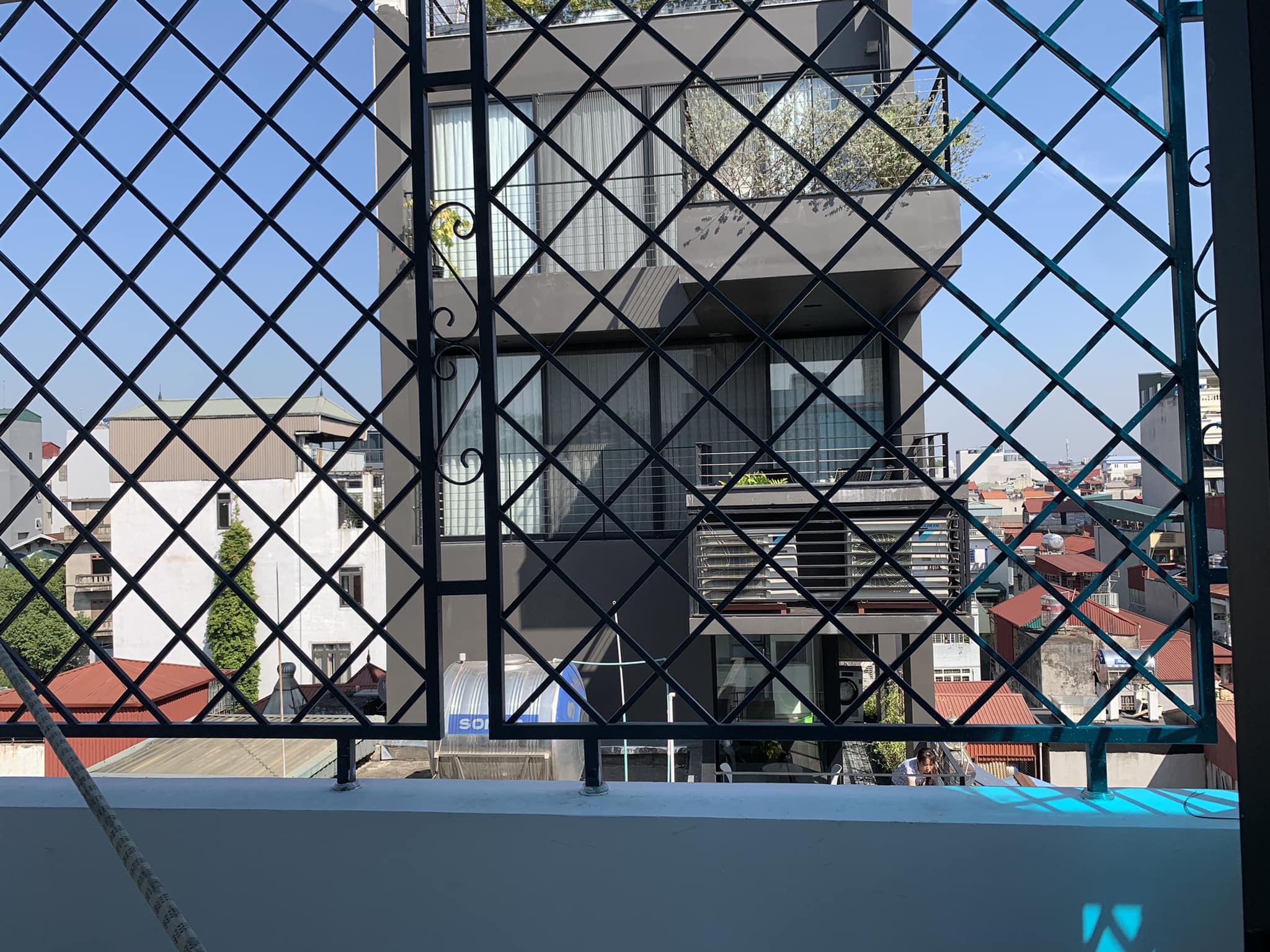 Bán nhà ngõ 717 Hồng Hà Hoàn Kiếm 4 tầng, MT 4,2m, chủ nhà là tiến sĩ du học nước ngoài nên xây ngôi nhà đẹp theo phong cách châu âu lịch lãm