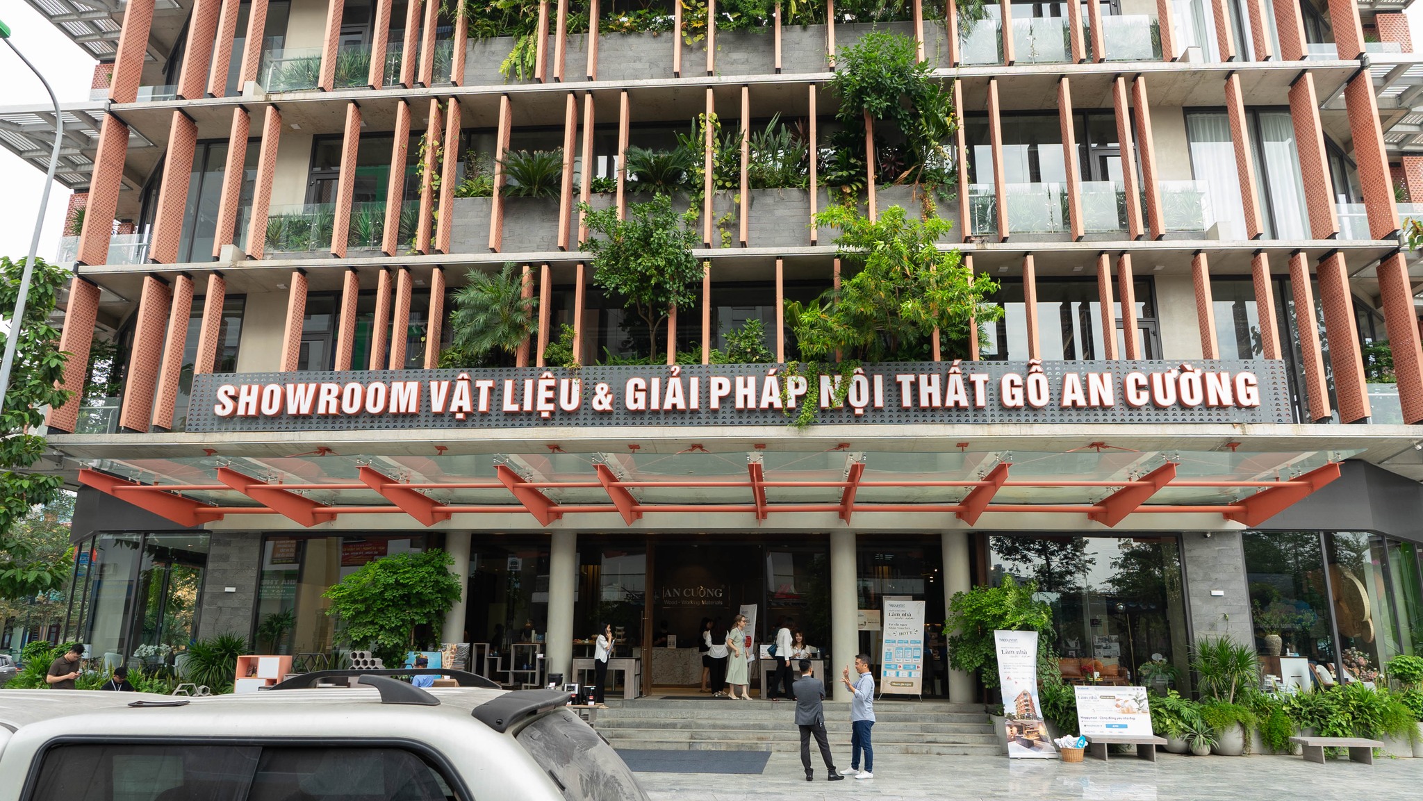 Cho thuê Nhà Diện Tích Khủng Nhất Đường CMT8.