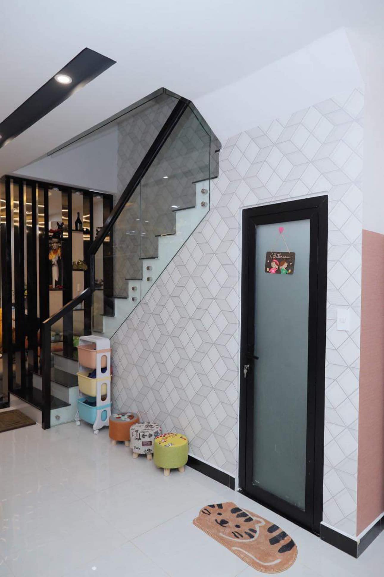 Nhà đẹp 3 tầng sát HXH Âu Dương Lân, Quận 8, 30m2, chỉ 2 tỷ X