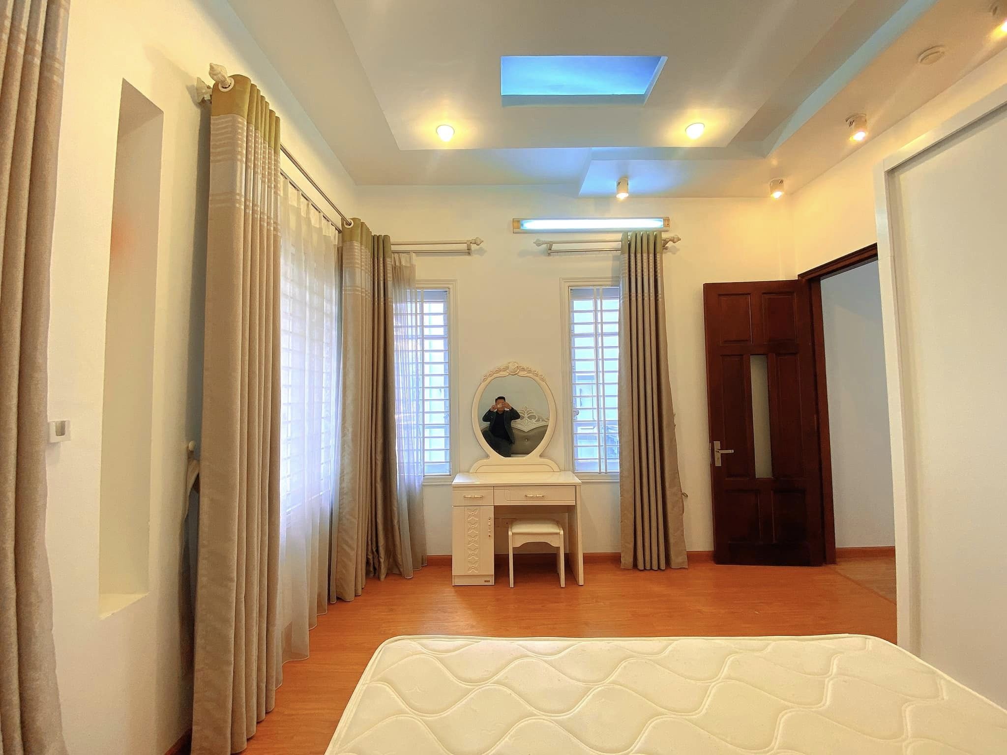 Bán nhà ngõ 195 Hồng Hà Hoàn Kiếm 6 tầng, mặt tiền khủng 8,2m