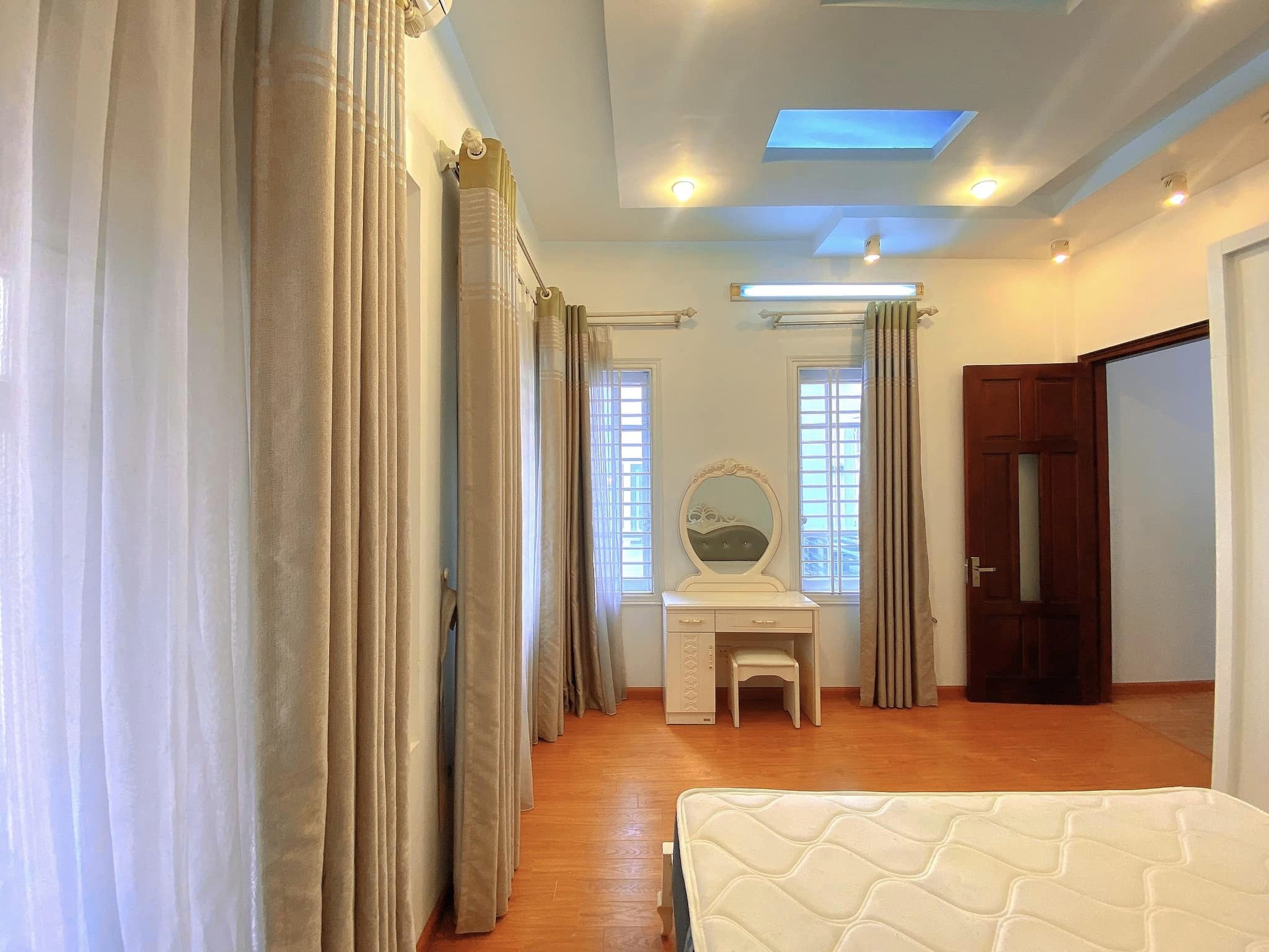 Bán nhà ngõ 203 Hồng Hà Hoàn Kiếm 48m2 Tạ Hiện, mặt tiền siêu rộng