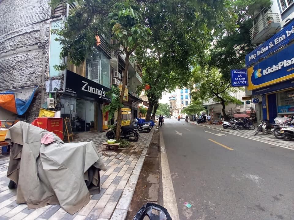 Bán nhà mặt phố Bà Triệu, Hai Bà Trưng, lô góc, vỉa hè 5m, ô tô, kinh doanh đa dạng, mặt tiền lớn, đầu tư khách sạn, nhà hàng, giá trị tăng cao, đẳng cấp.