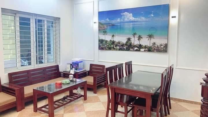 Cần cho thuê nhà tại Nguyễn Văn Cừ đầy đủ nội thất. Chỉ việc sách vali vào ở.