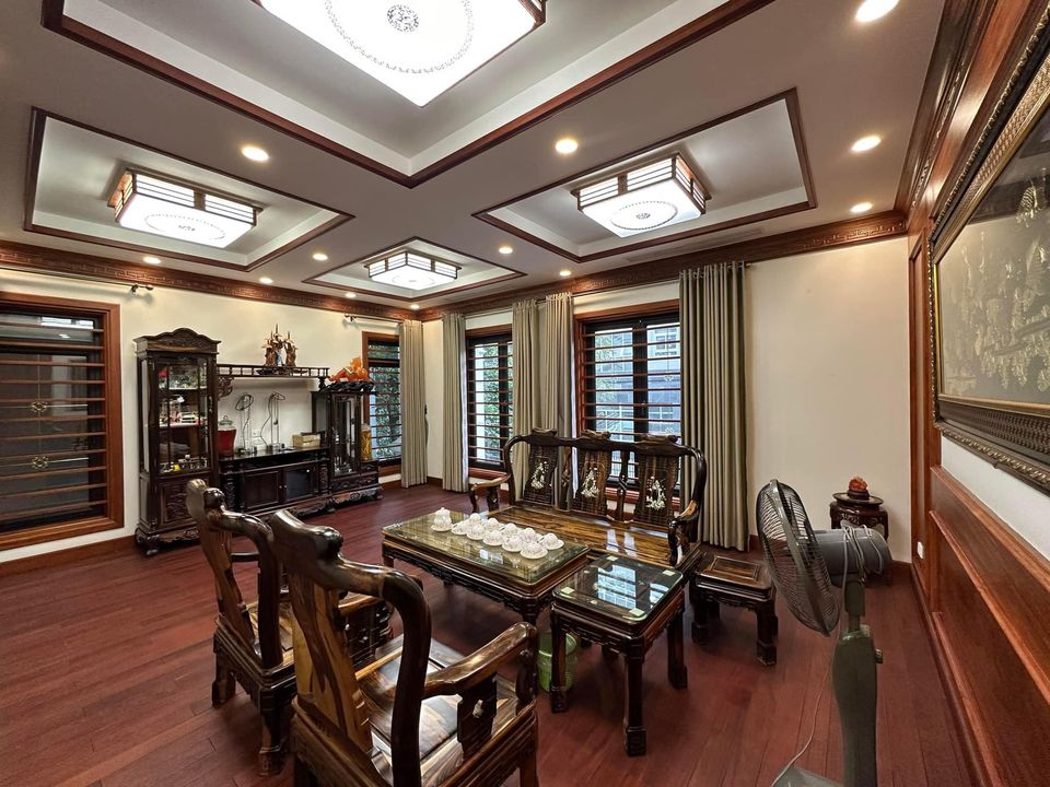 BÁN BIỆT THỰ PHỐ NGUYỄN VĂN HUYÊN CẦU GIẤY SANG TRỌNG VÀ ĐẲNG CẤP.