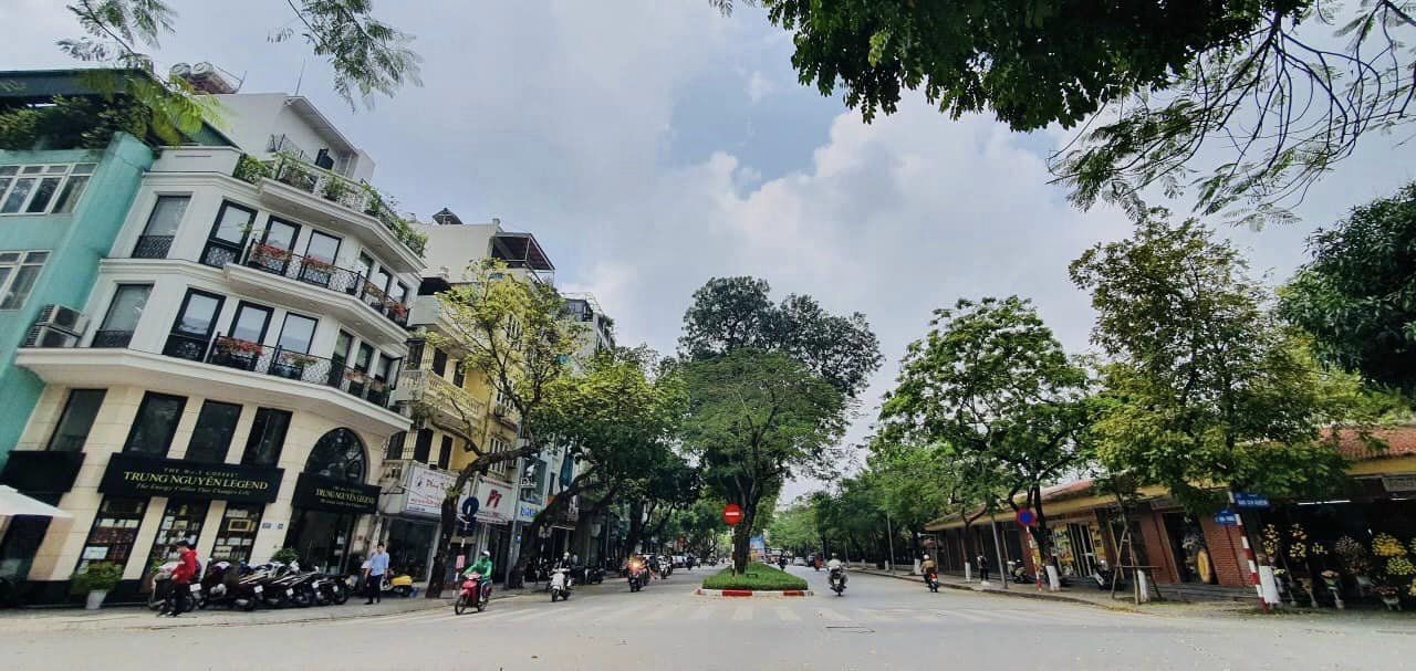10 Năm Không Có Nhà Bán-Mặt Phố LÊ HỒNG PHONG, Ba Đình 150m2, 6T Thang Máy, MT 7,8m -89 Tỷ, Đối Diện Lăng Bác, 1 Mặt Phố 1 Mặt Ngõ