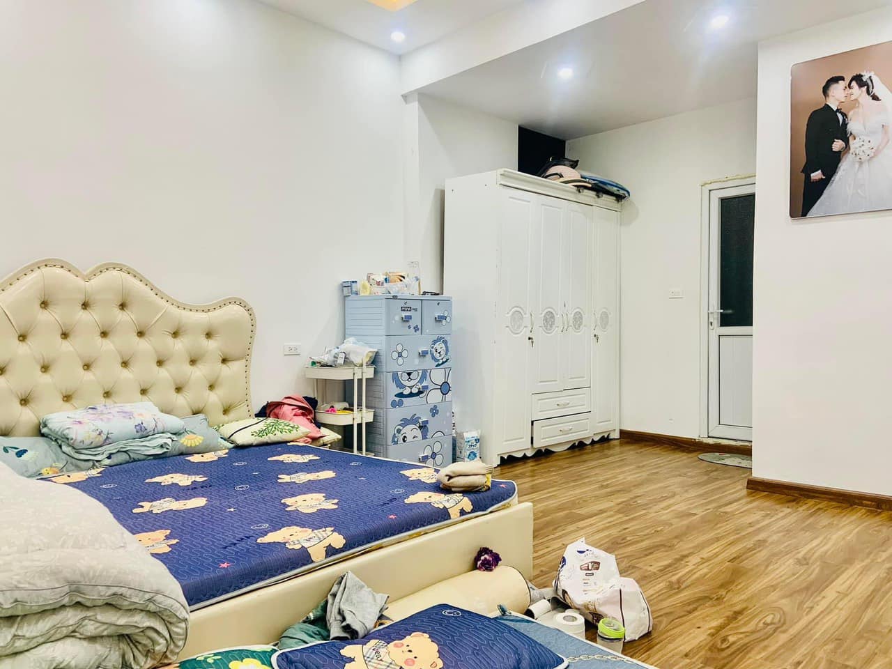 Bán nhà phân lô Chùa Láng,Lô Góc,Ngõ Thoáng,Gần Ô Tô,40m2x4T,giá 5.25 tỷ