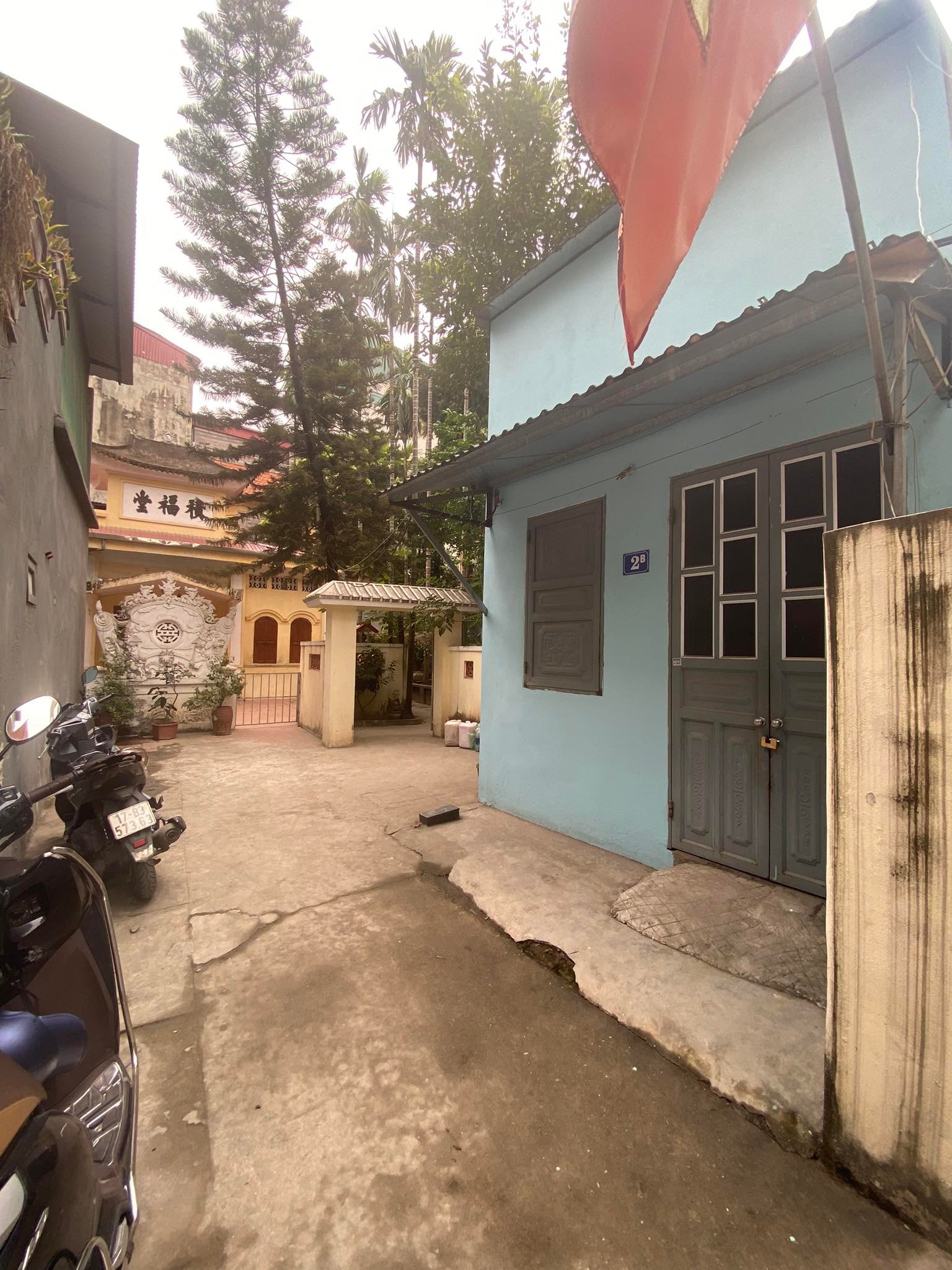 BÁN NHÀ CẤP 4 PHỐ BÀ TRIỆU Ô TÔ ĐỖ CỬA. 3 THOÁNG, BÁN TRƯỚC TẾT GIÁ TỐT.