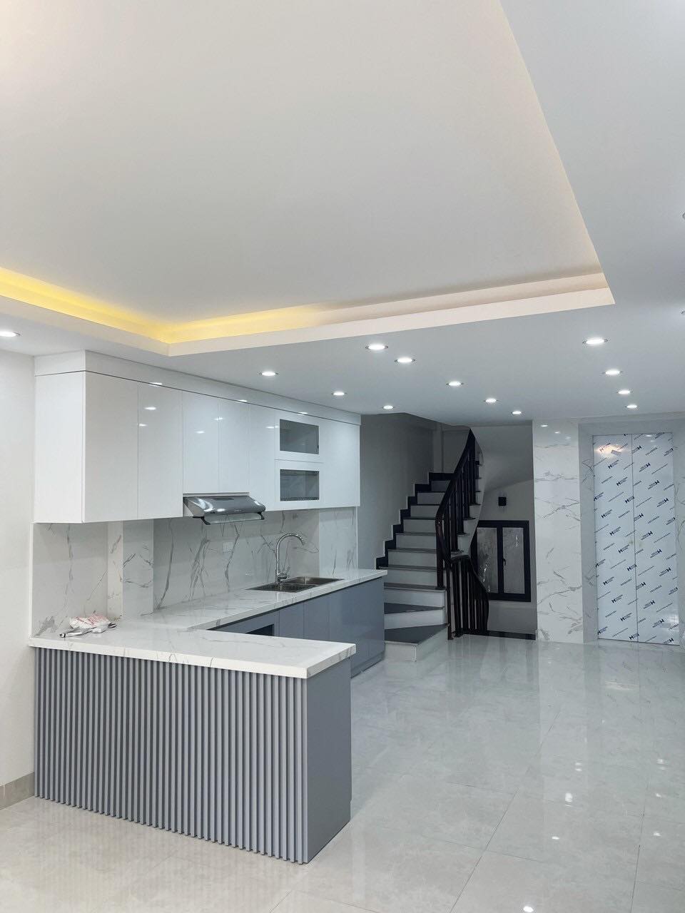 ĐẬP HỘP NHÀ MỚI PHÂN LÔ ÔTÔ TRÁNH NHAU KINH DOANH BÁT KHỐI ĐÀM QUANG TRUNG 65M2 7T