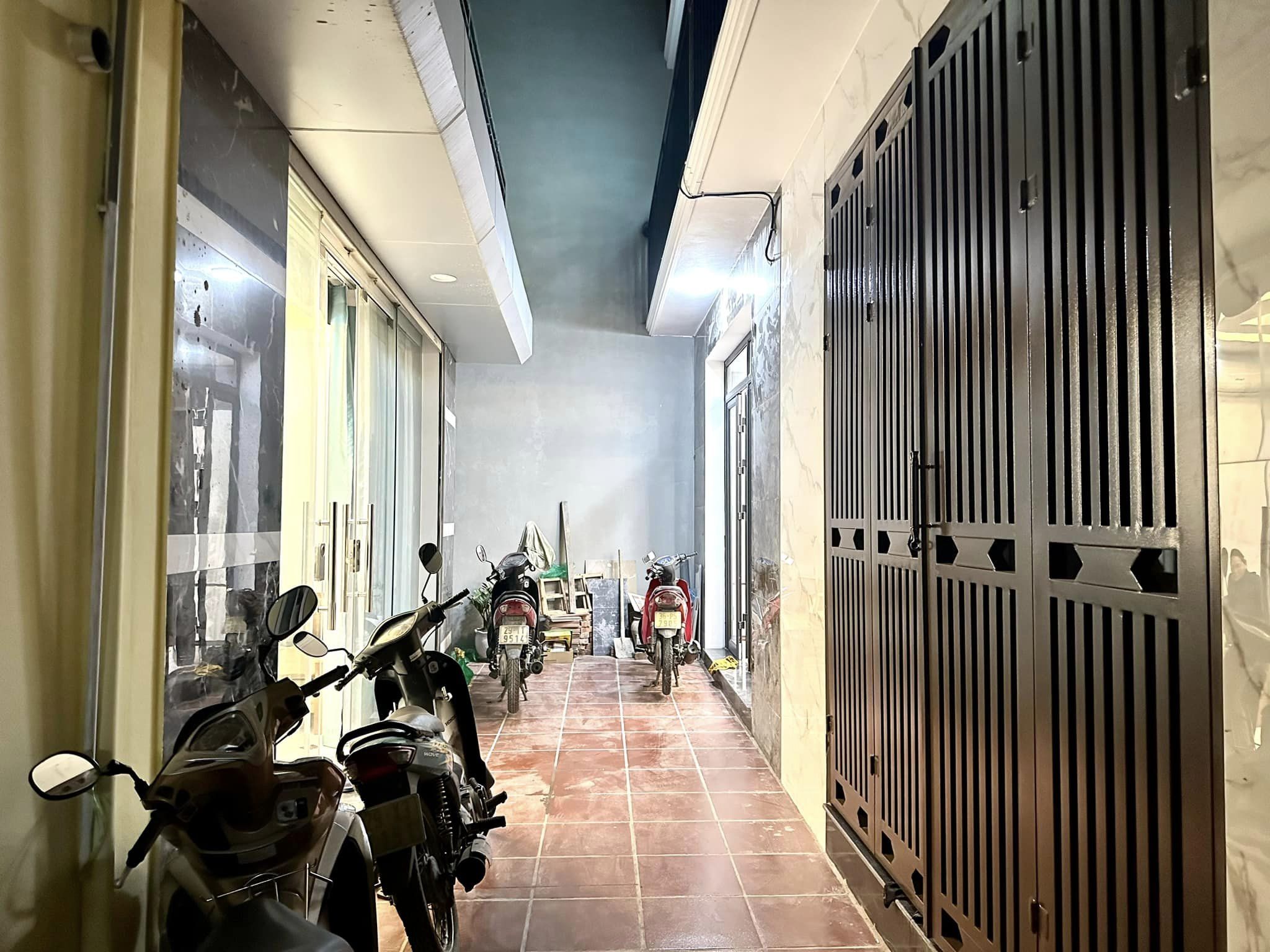 Bán nhà Vĩnh Hưng, Hoàng Mai - Nhà mới, khu vực nhiều tiện ích 35/39m 5T 3.8 tỷ