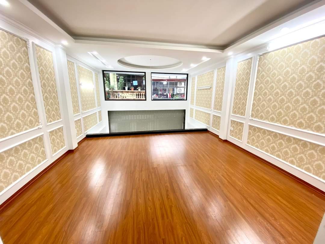 Hoàng Quốc Việt Bán Nhà, Ô Tô Tránh, Vỉa Hè, 6 Tầng Thang Máy 55m2 , 13,5 Tỷ.