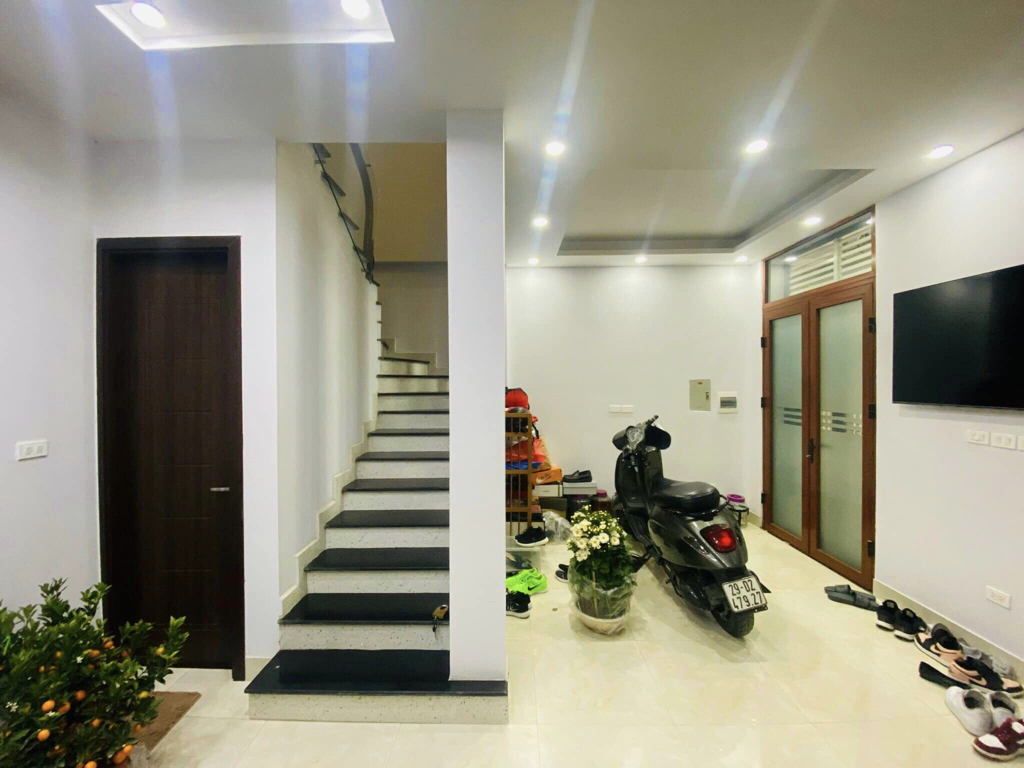 BÁN NHÀ NGUYỄN HOÀNG TÔN 7.1 TỶ 33M2 6T MT 6M- NGÕ THÔNG – GẦN PHỐ - NHÀ ĐẸP- KINH DOANH