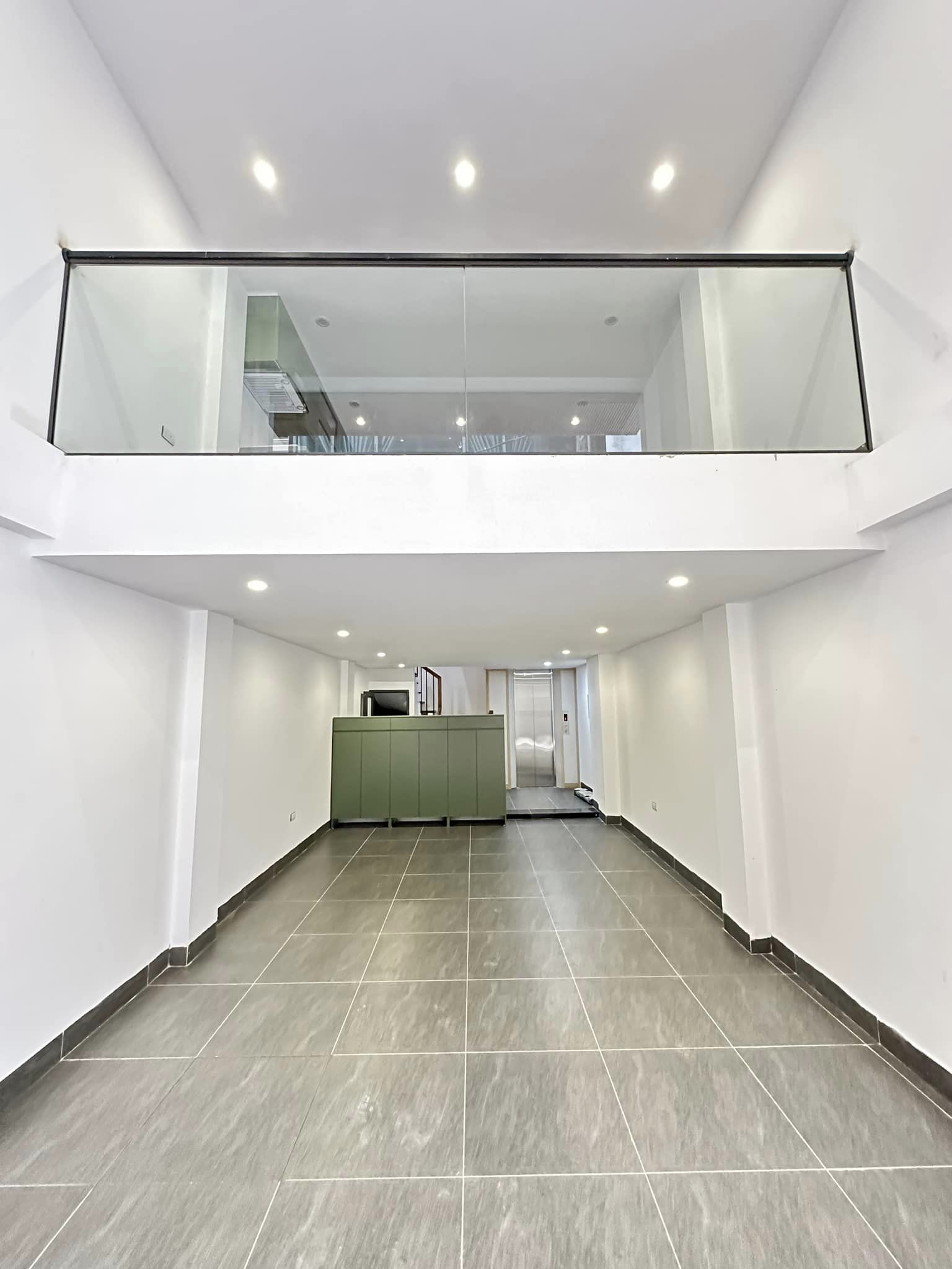 CẦN BÁN NHÀ LÁNG HẠ 52M , THANG MÁY , GARA OTO 7 CHỖ , NHÀ ĐẸP Ở LUÔN