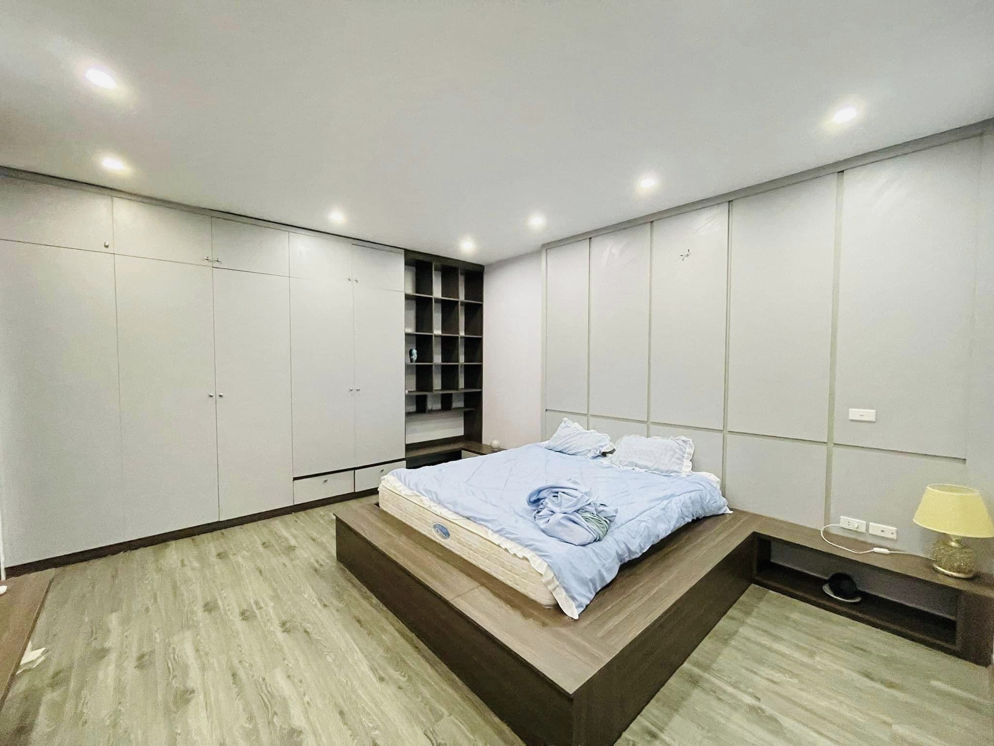 Bán nhà mặt phố Trần Nhật Duật -LÔ GÓC 3 mặt thoáng-mặt tiền 5.3M -72M2-38.5 Tỷ