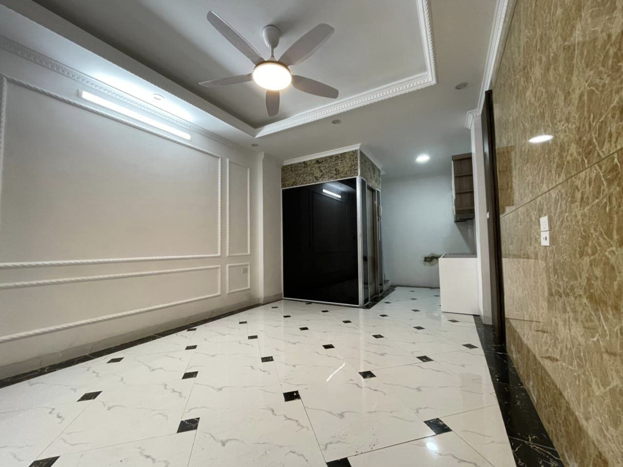 Bán Nhà Phố Ngọc Hà, Ba Đình, Nhà Mới, Thang Máy, 35m2 x 5 Tầng, Giá 4.5 Tỷ