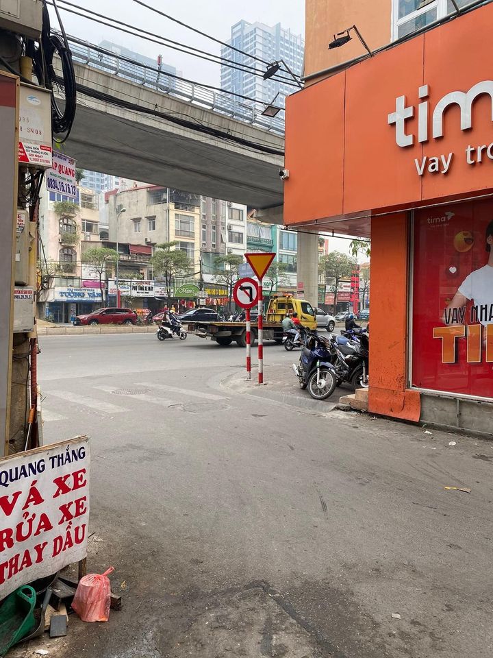 BÁN CCMN PHỐ HỒ TÙNG MẬU GẦN CÁC TRƯỜNG ĐẠI HỌC . SINH VIÊN ĐÔNG .