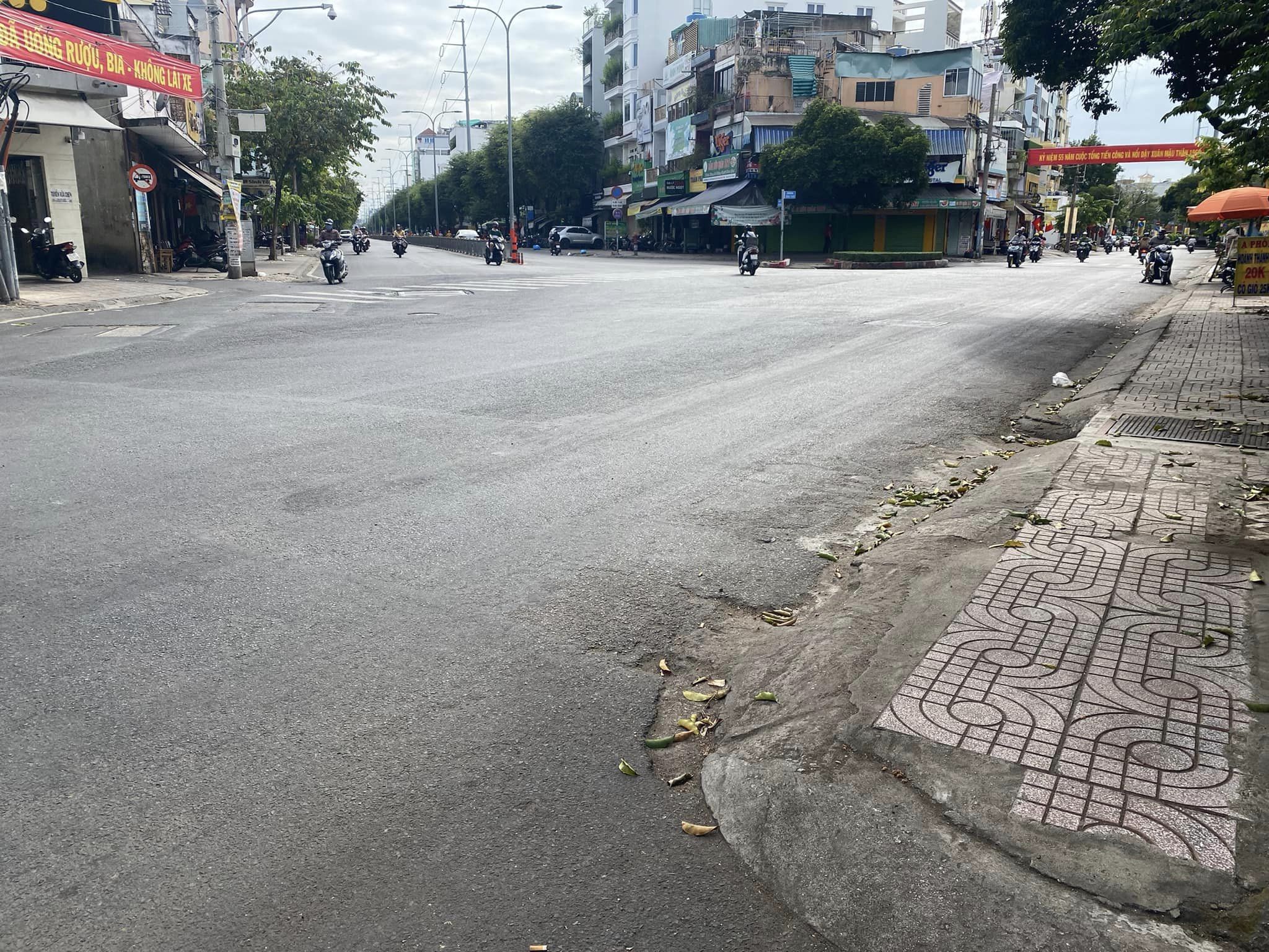 Chính Chủ Bán Gấp Nhà Mặt Tiền Đường Ngay Ngã 3 Bình Thới - Minh Phụng.DT : Ngang 5 x25m 4 Tầng Sân Thượng.Giá Ngộp