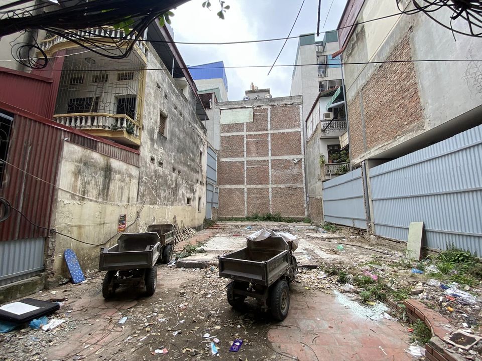 Bán đất thổ cư Hoàng Cầu Xây Tòa VP- 150M2 Mặt Tiền 7M Vỉa hè– Ô TÔ Tránh đỗ 39.5 Tỷ